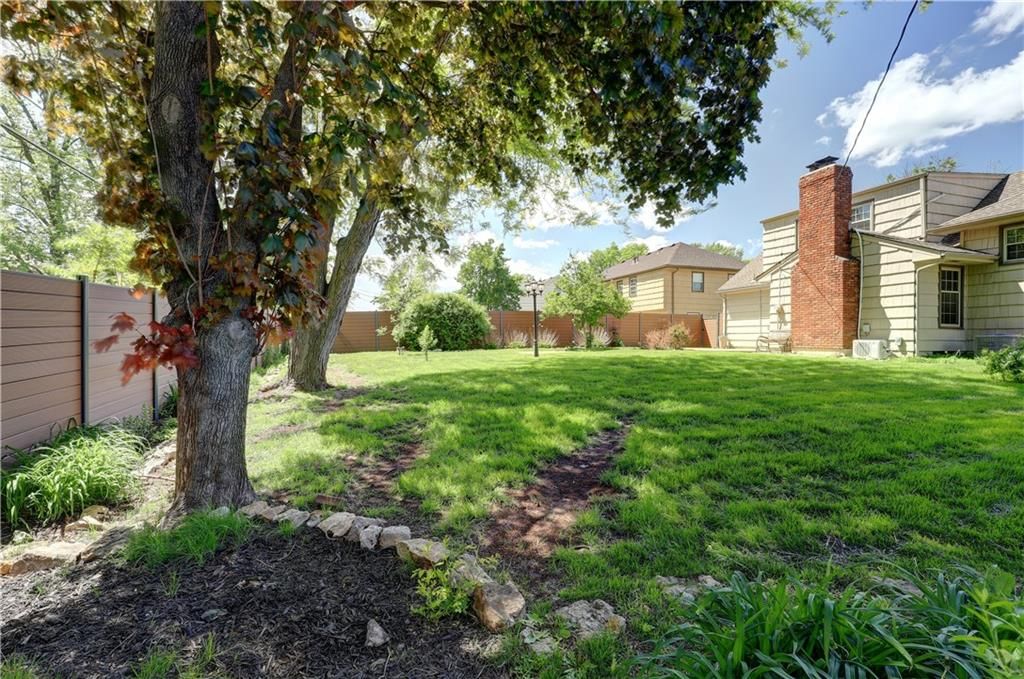 10813 Beacon Avenue — photo 8
