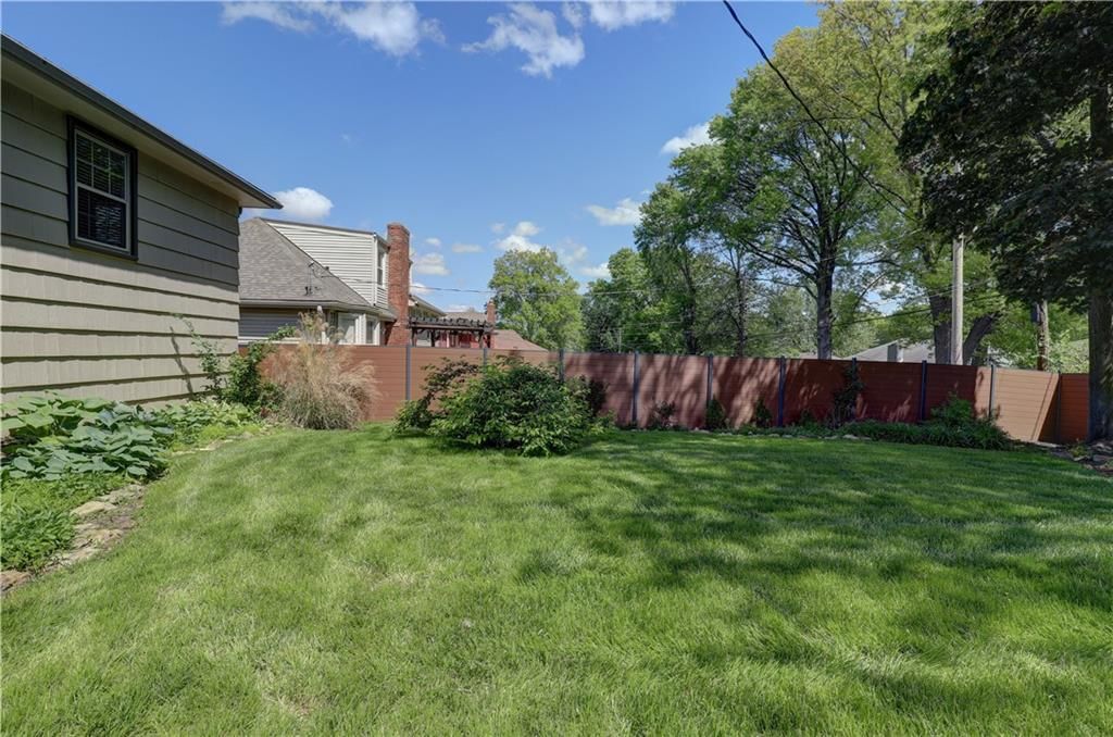 10813 Beacon Avenue — photo 11