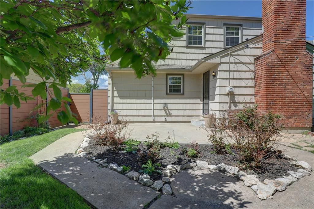 10813 Beacon Avenue — photo 12