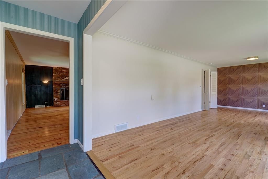 10813 Beacon Avenue — photo 14