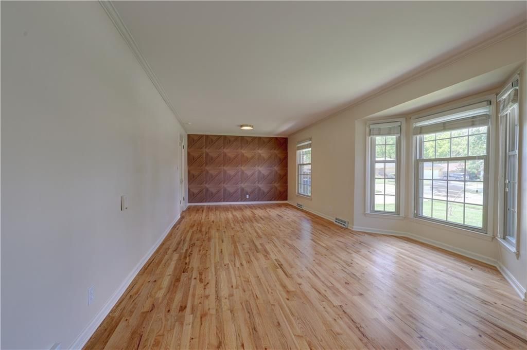 10813 Beacon Avenue — photo 15