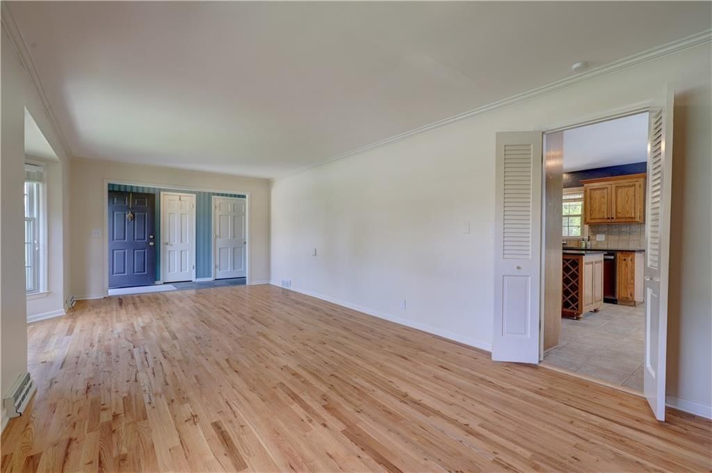 10813 Beacon Avenue — photo 17