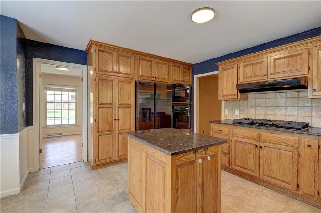 10813 Beacon Avenue — photo 18