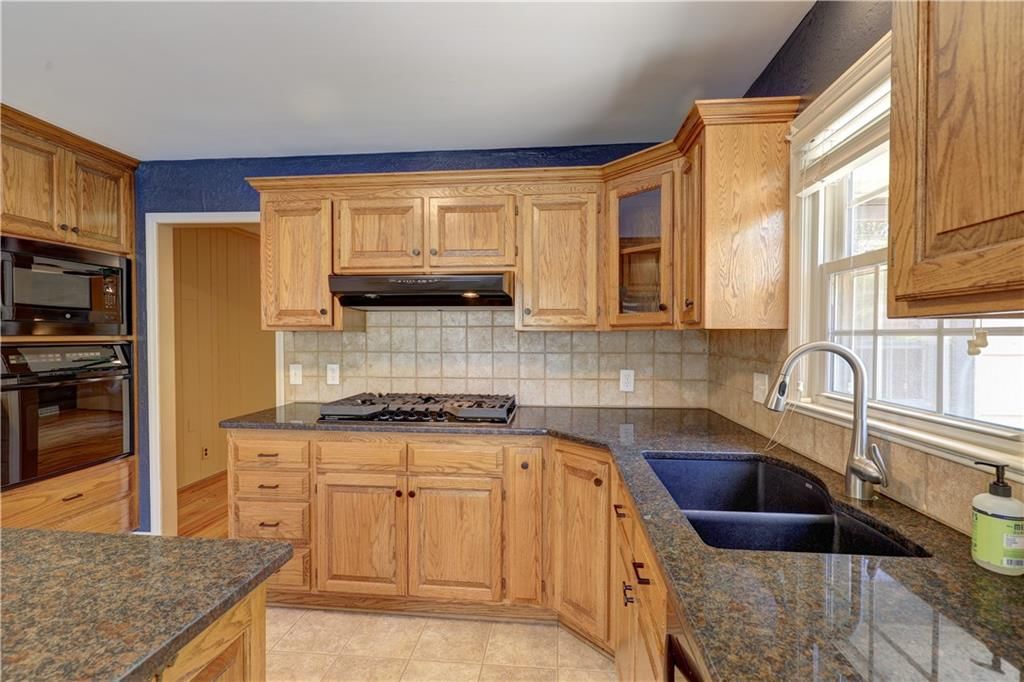 10813 Beacon Avenue — photo 20