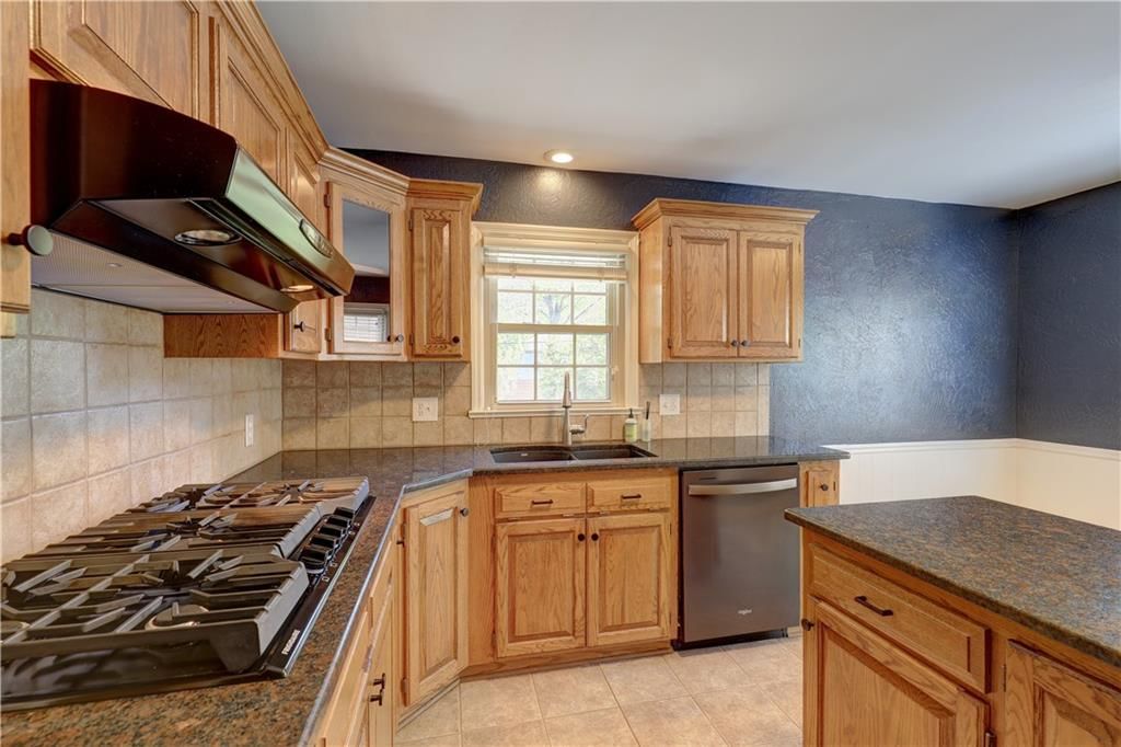 10813 Beacon Avenue — photo 21
