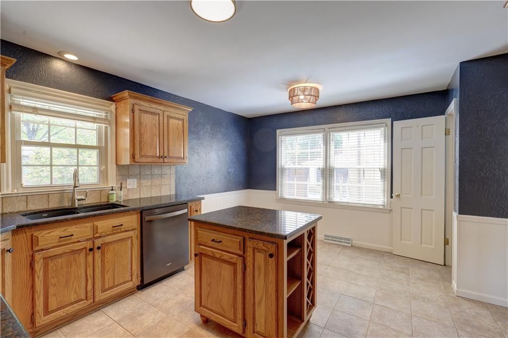 10813 Beacon Avenue — photo 22