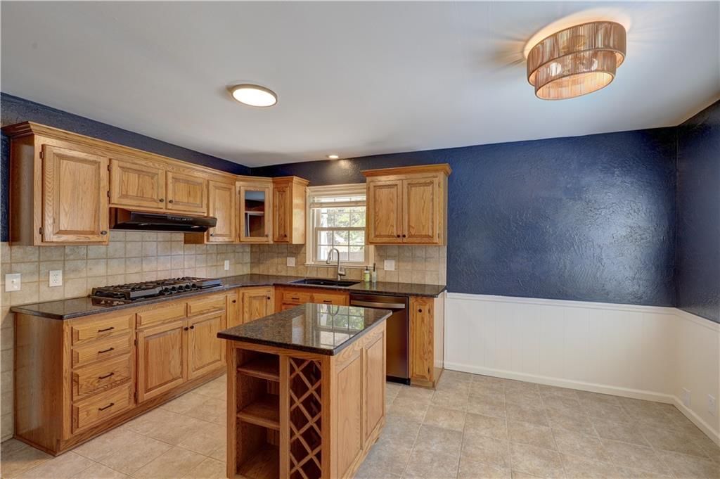 10813 Beacon Avenue — photo 24