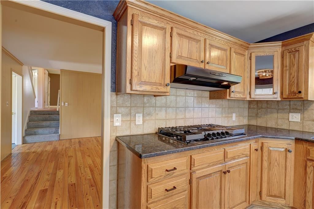 10813 Beacon Avenue — photo 25