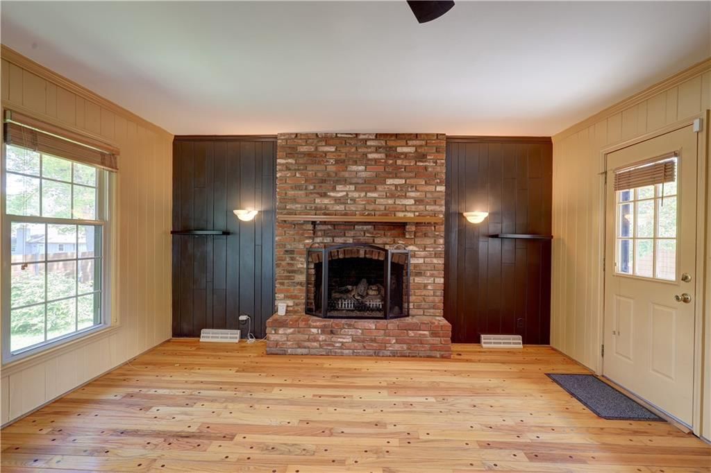 10813 Beacon Avenue — photo 27