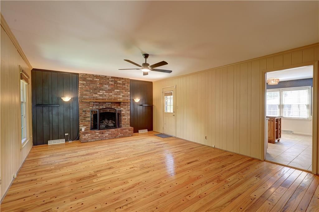 10813 Beacon Avenue — photo 28