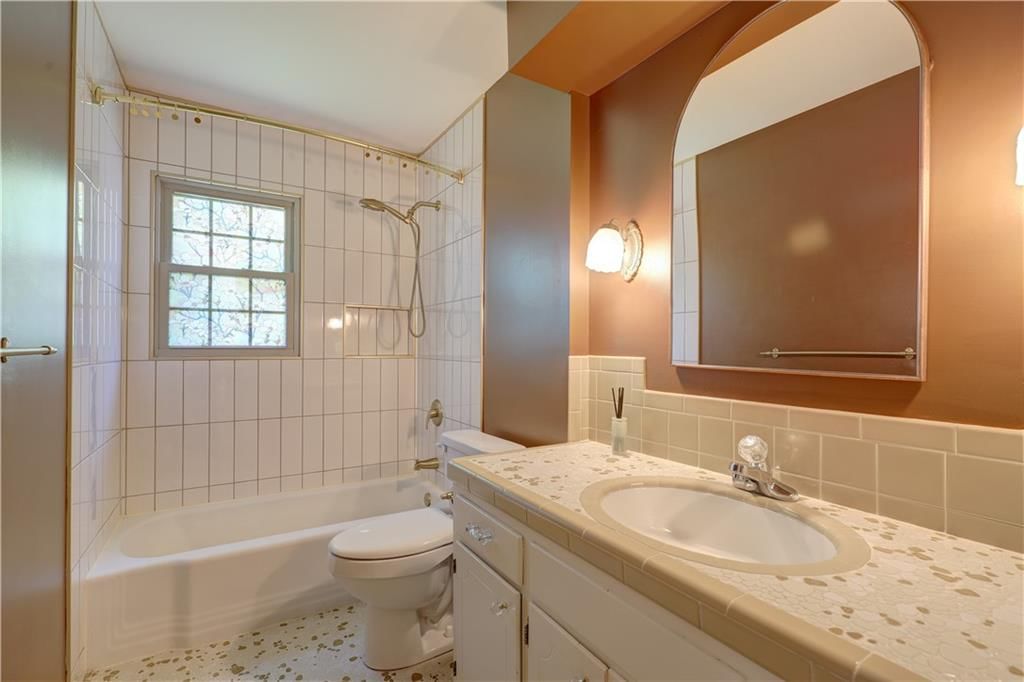 10813 Beacon Avenue — photo 29