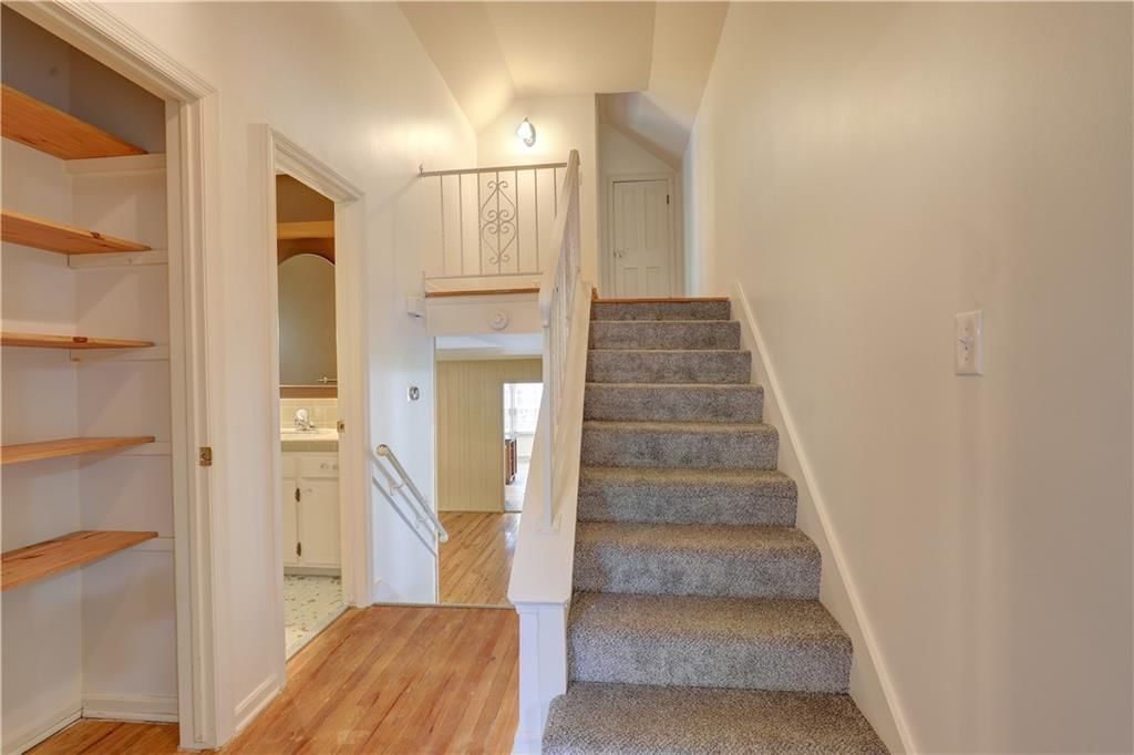 10813 Beacon Avenue — photo 30