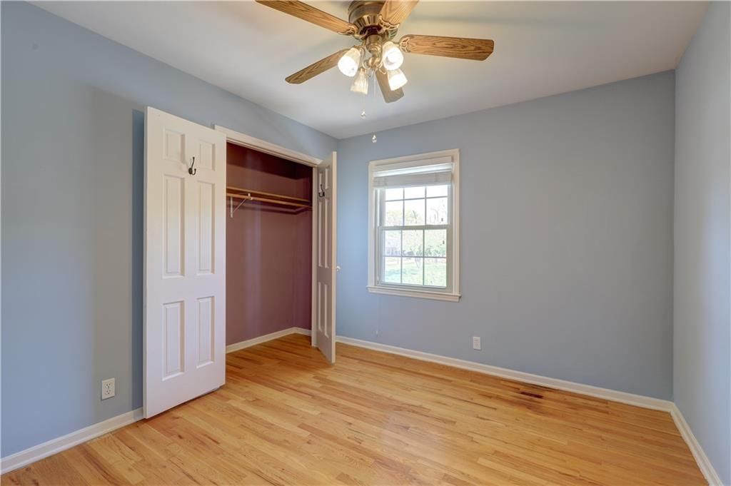 10813 Beacon Avenue — photo 31
