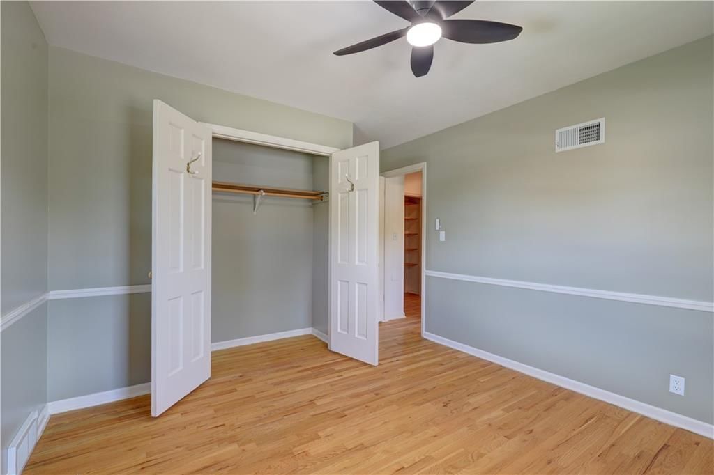 10813 Beacon Avenue — photo 34