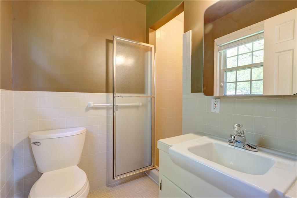 10813 Beacon Avenue — photo 37