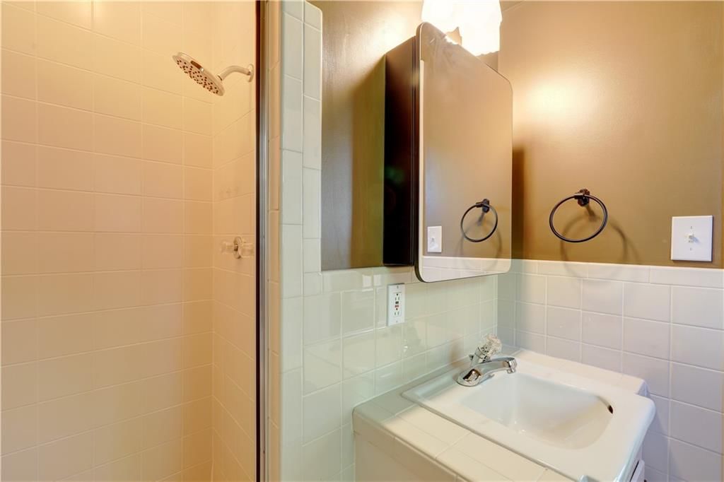 10813 Beacon Avenue — photo 38