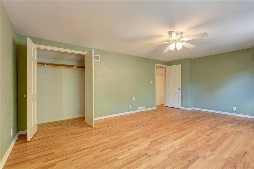 10813 Beacon Avenue — photo 40