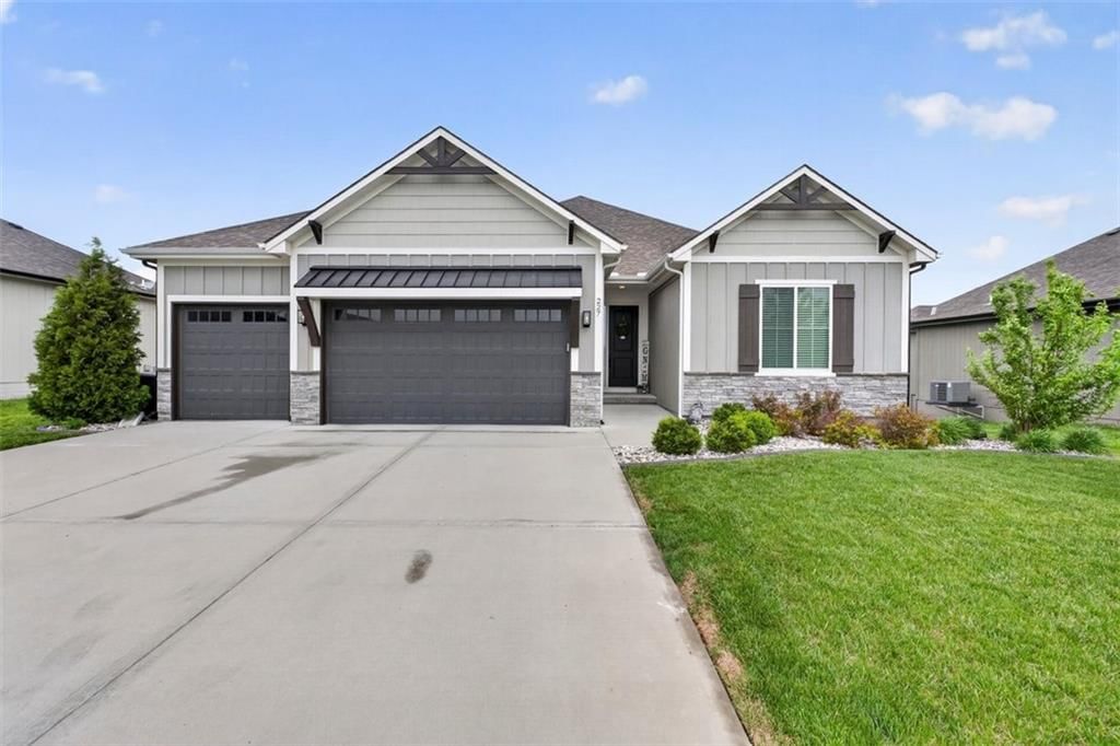 227 SW Eagles Ridge Drive — photo 1