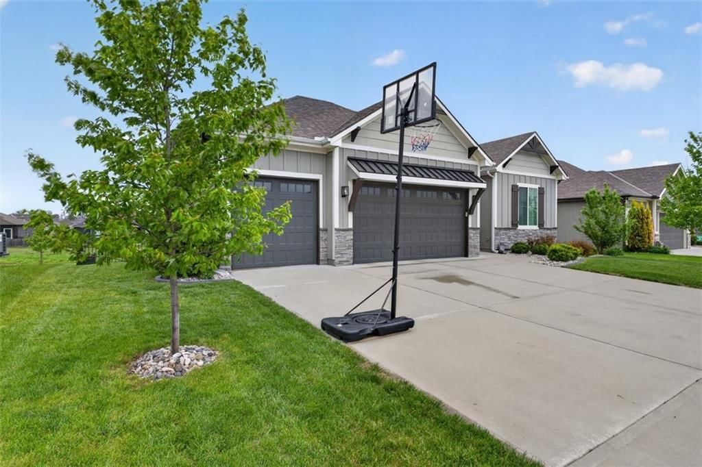 227 SW Eagles Ridge Drive — photo 2