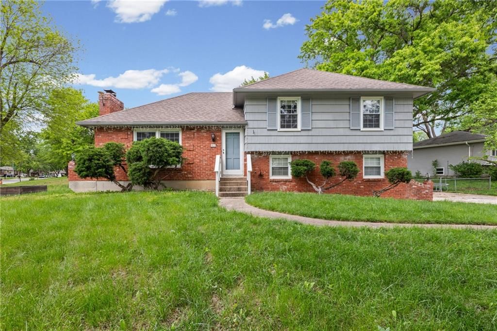 7617 NW Milrey Drive, Kansas City, MO