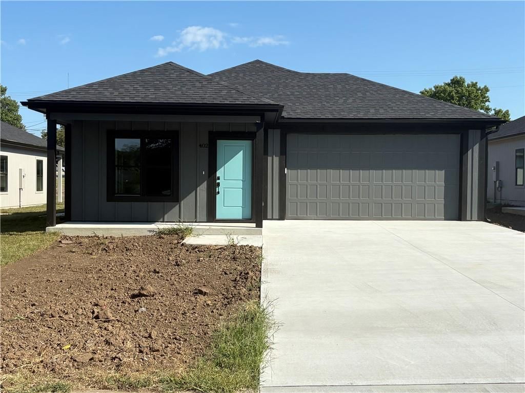 402 E Washington Street, Harrisonville, MO