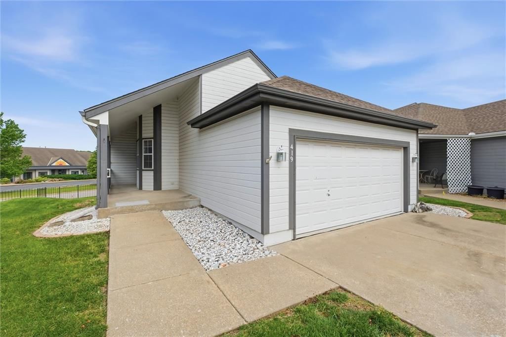 419 NW Wimbleton Court — photo 3