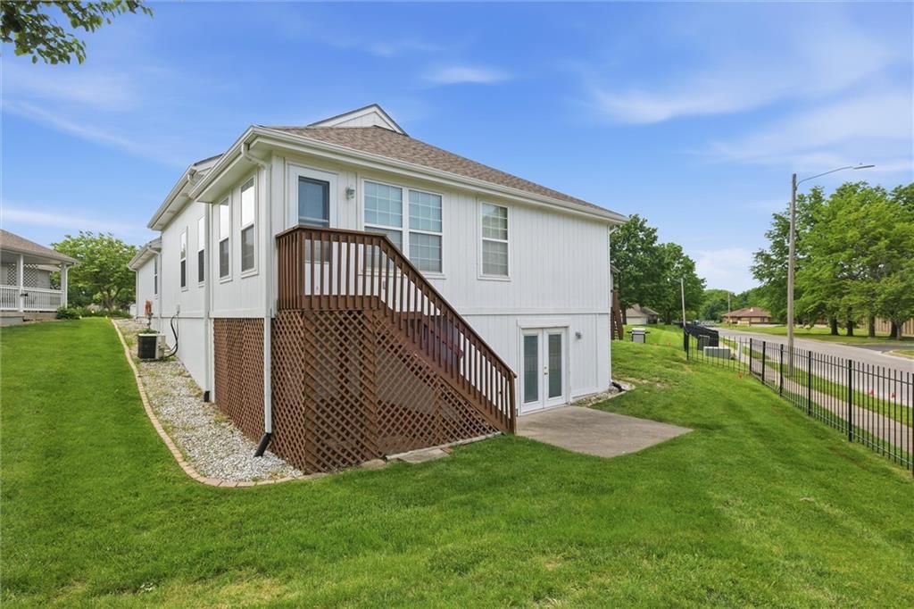 419 NW Wimbleton Court — photo 31