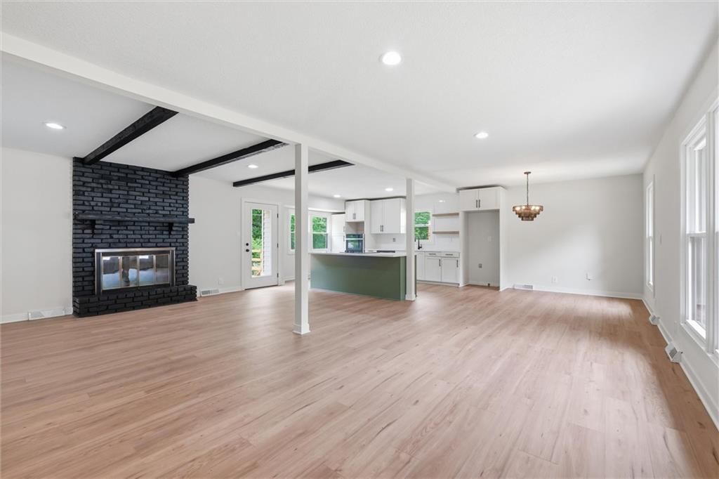 6832 NW Pleasant View Drive — photo 5