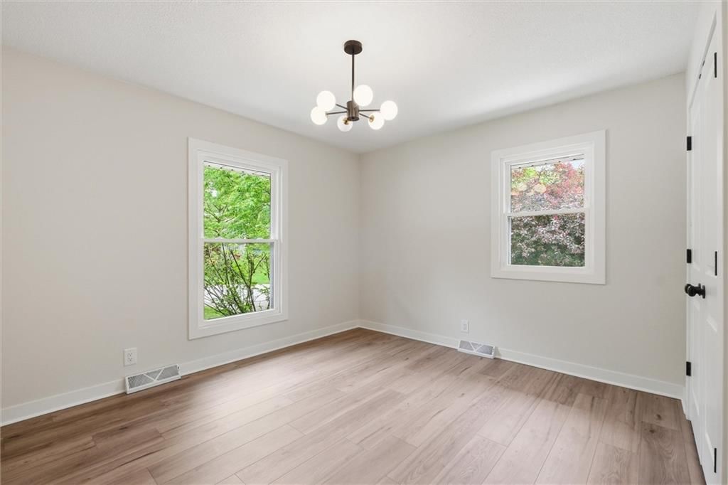 6832 NW Pleasant View Drive — photo 6