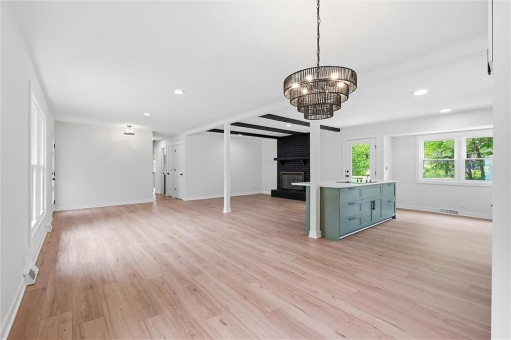6832 NW Pleasant View Drive — photo 12