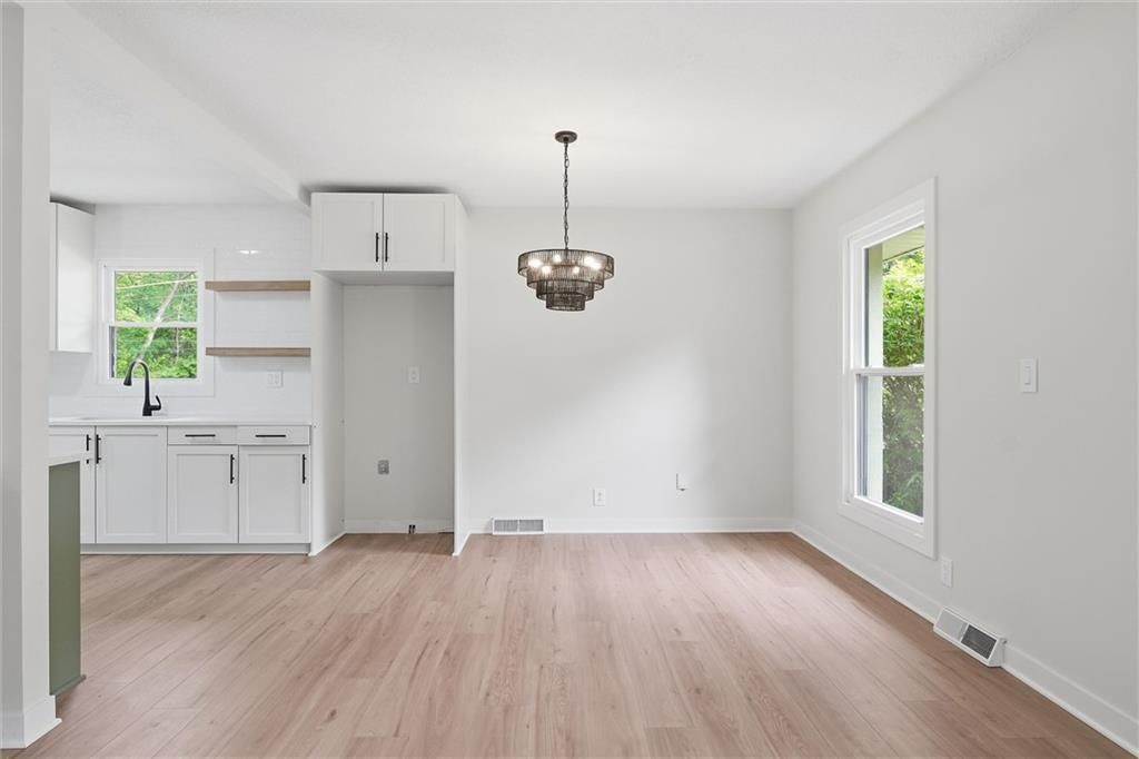 6832 NW Pleasant View Drive — photo 13