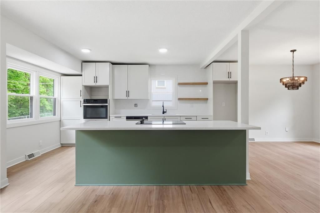 6832 NW Pleasant View Drive — photo 14