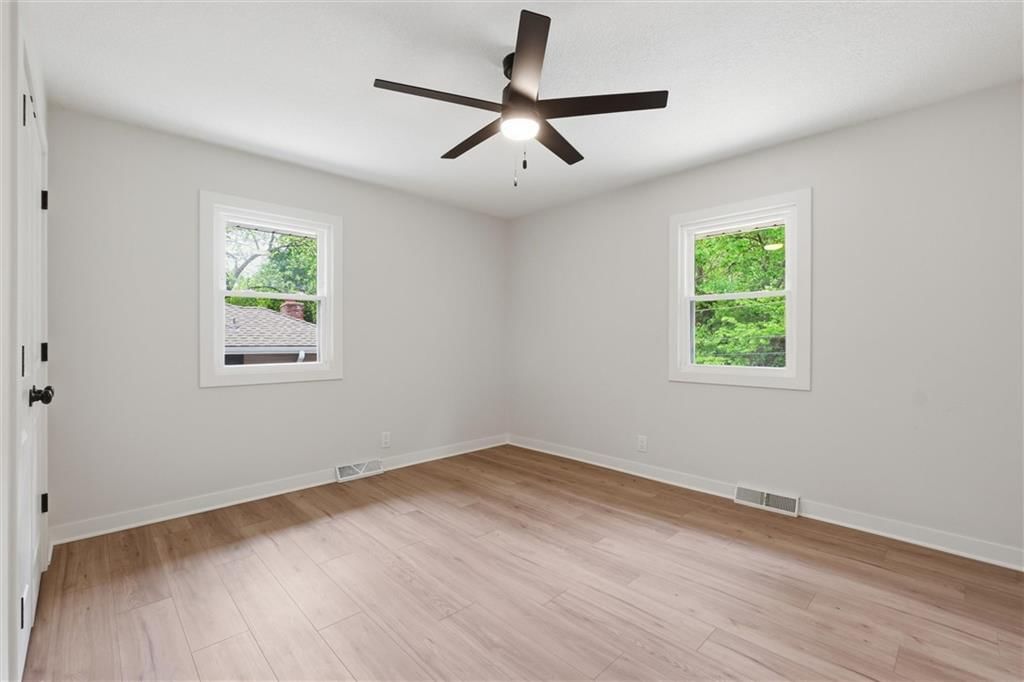 6832 NW Pleasant View Drive — photo 17