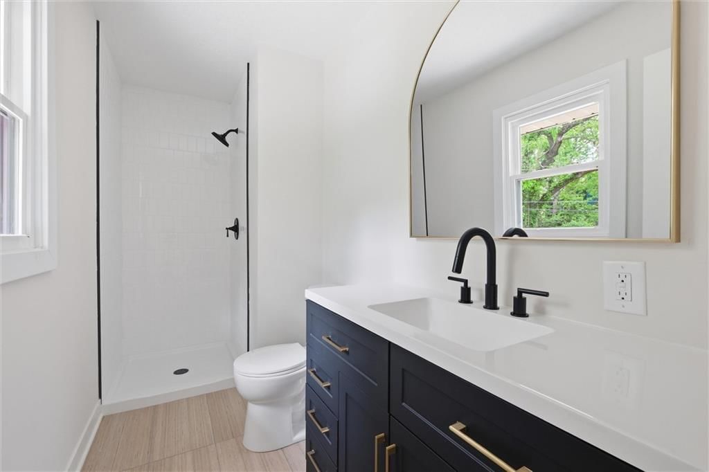 6832 NW Pleasant View Drive — photo 18
