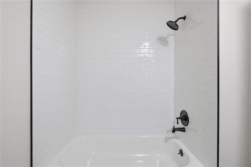 6832 NW Pleasant View Drive — photo 19