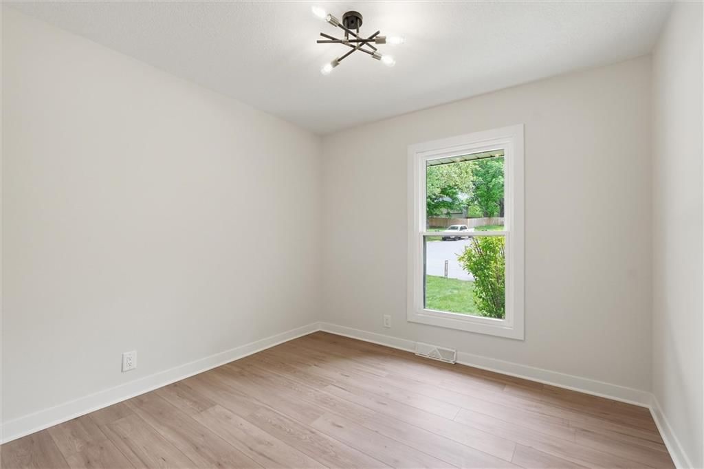 6832 NW Pleasant View Drive — photo 21