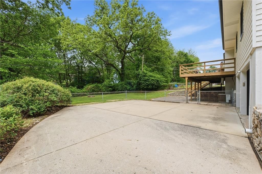 6832 NW Pleasant View Drive — photo 24