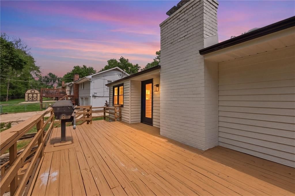 6832 NW Pleasant View Drive — photo 30