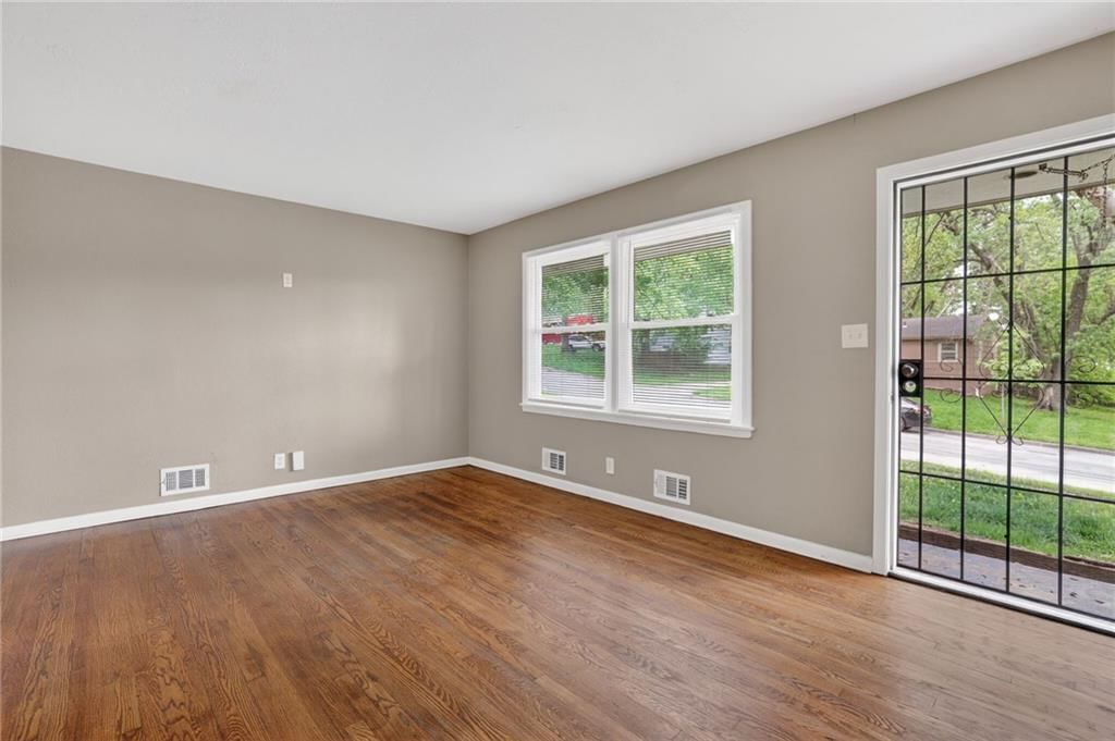 7608 E 48th Terrace — photo 13