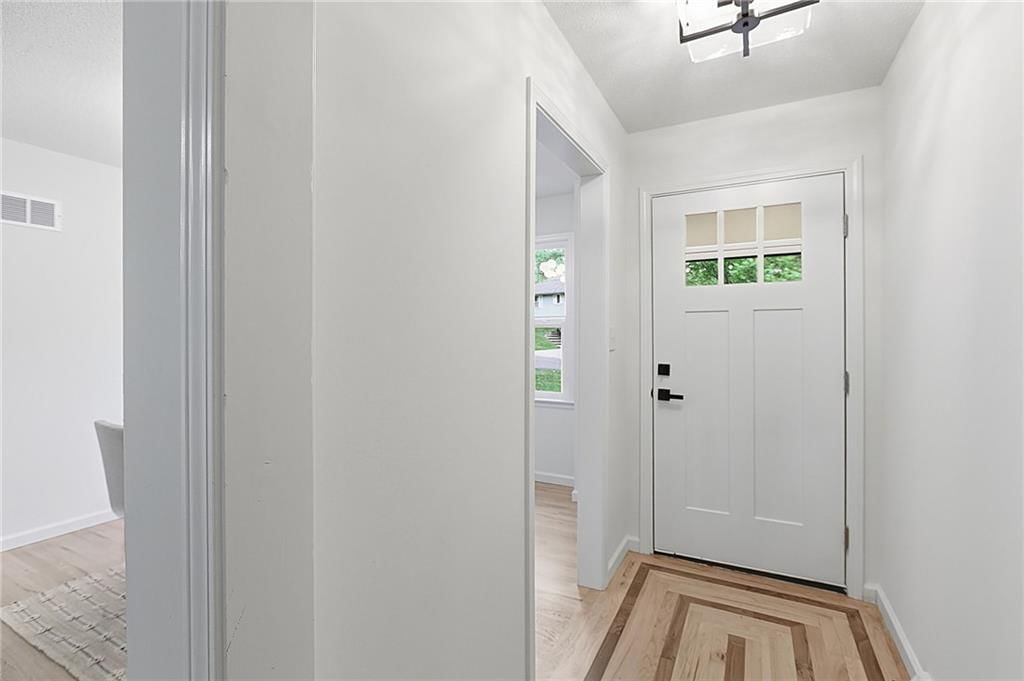 1480 Hemlock Drive — photo 4