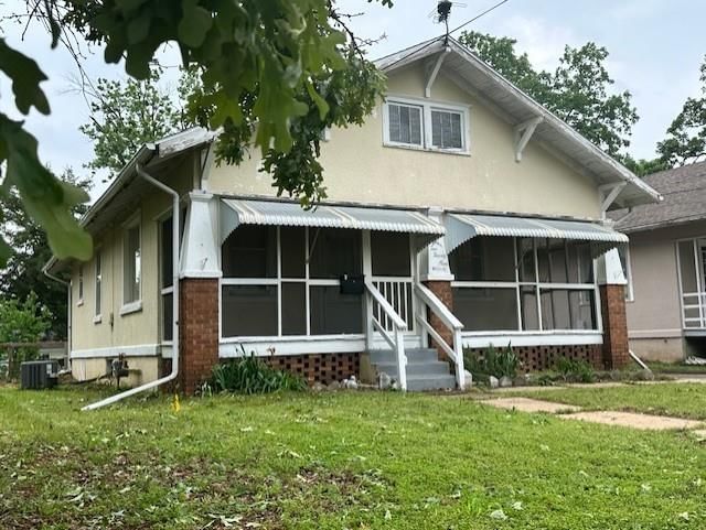 229 S Oak Street — photo 4