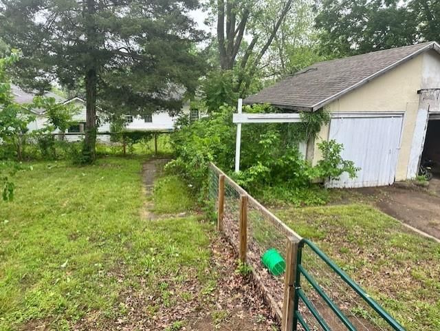 229 S Oak Street — photo 6