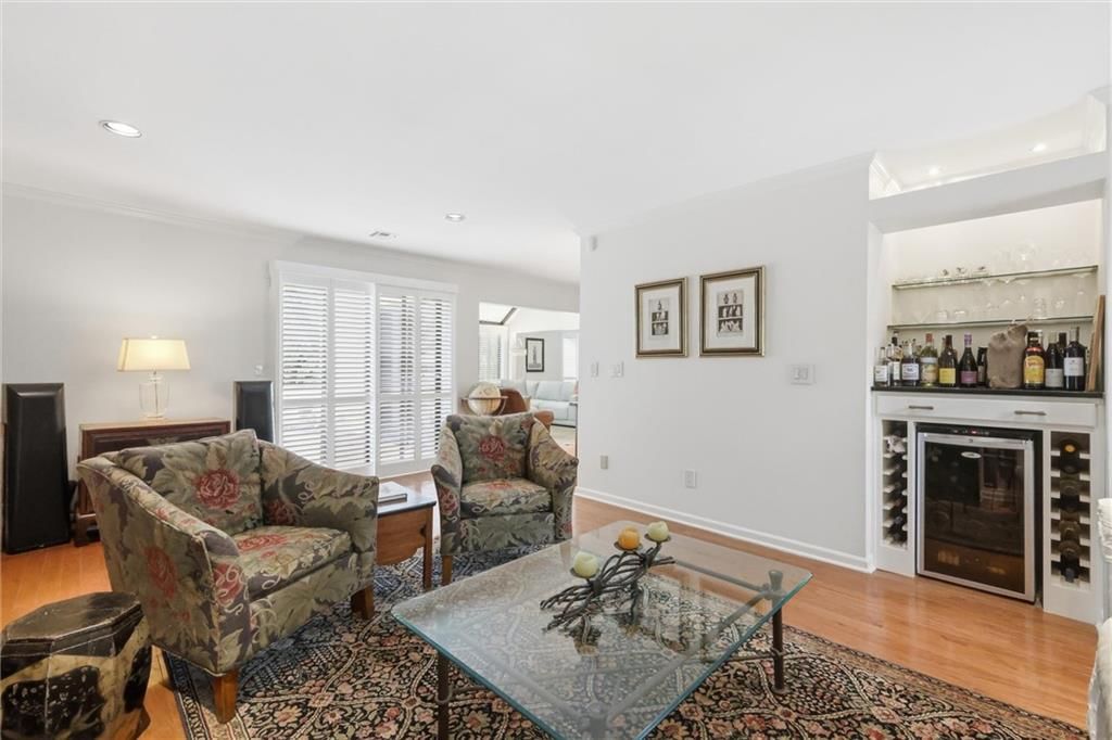 4557 Walnut Street — photo 9
