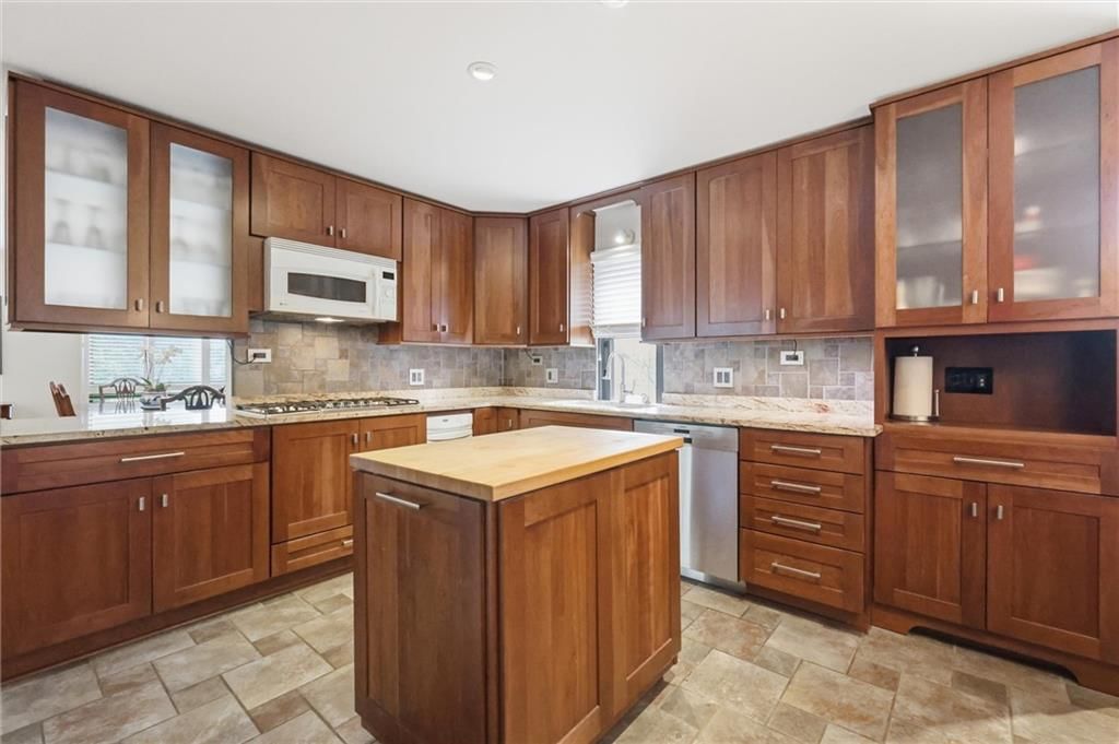 4557 Walnut Street — photo 10
