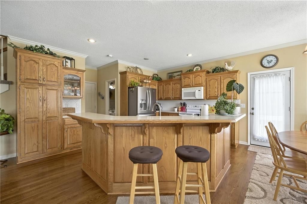 5825 Millbrook Street — photo 10