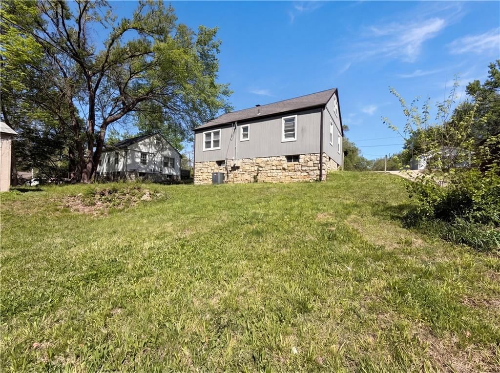 5525 Yecker Avenue — photo 16