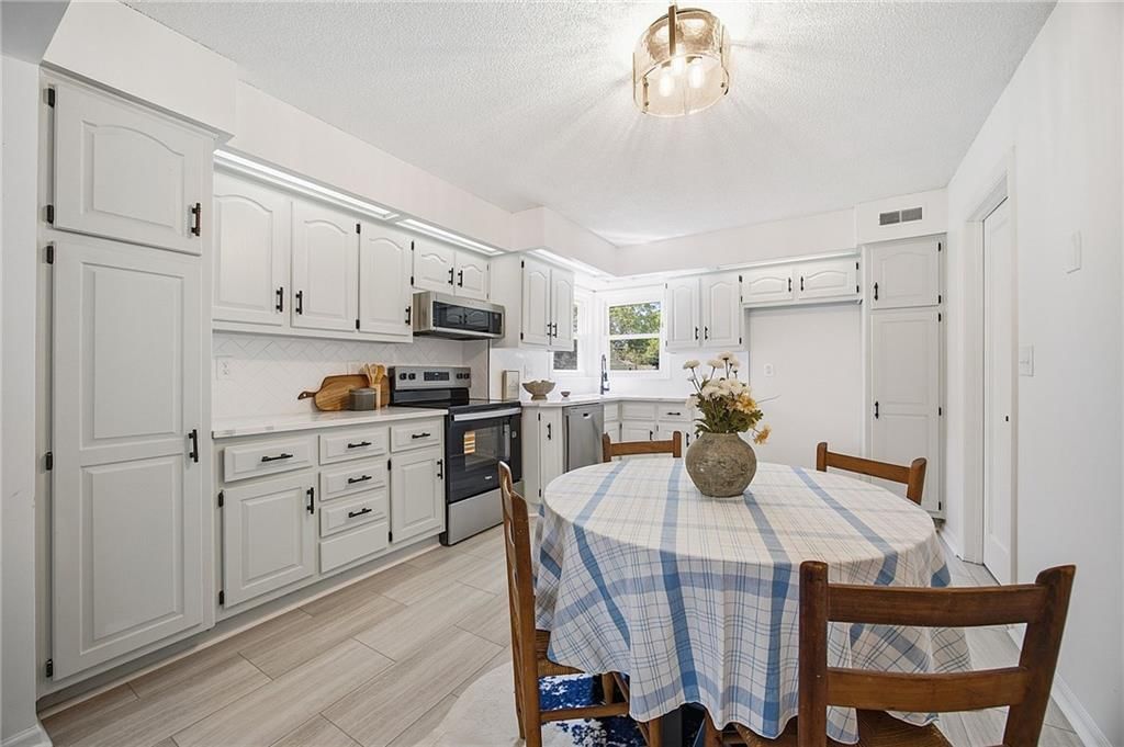 8118 Mackey Street — photo 10