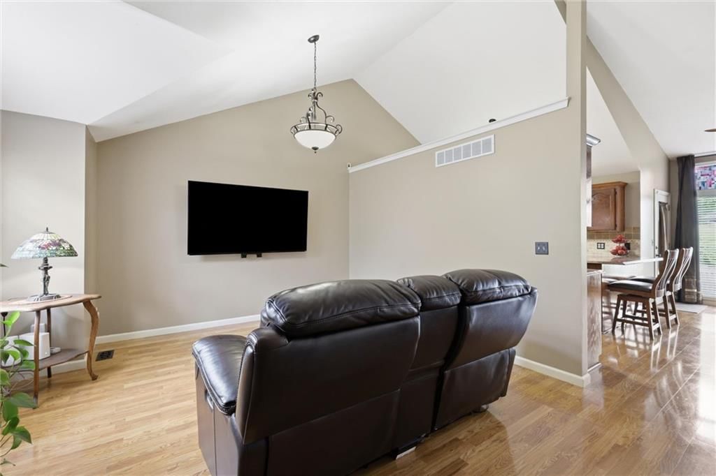914 Elm Court — photo 6