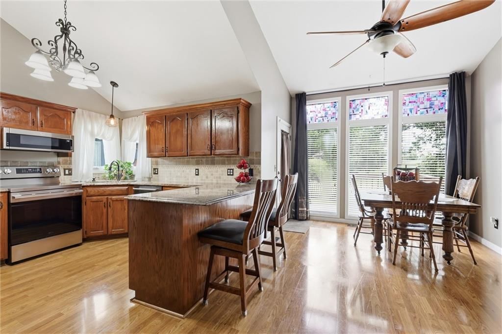 914 Elm Court — photo 10
