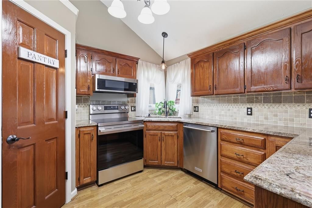 914 Elm Court — photo 14